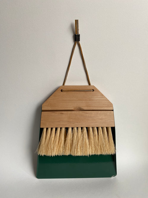 BRUSH &amp; DUST PAN SET - GREEN