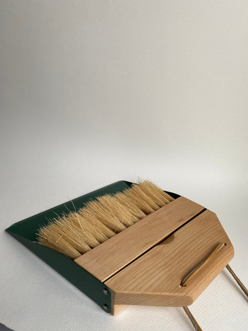 BRUSH &amp; DUST PAN SET - GREEN